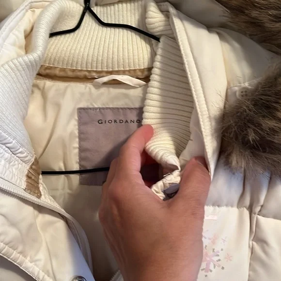 Giordano Long Puffer with Detachable hoodie and Fur trim- Medium - Picture 13 of 15